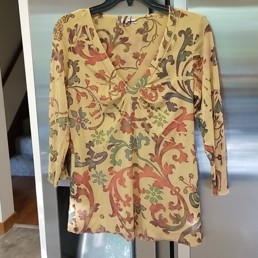 💕LOVE AMOUR💕 Mesh 3/4 Length Print Vneck Top